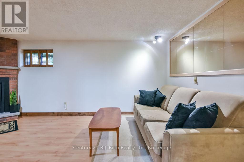 65 Lahay Avenue, Orillia, Ontario  L3V 7A2 - Photo 33 - S12364931