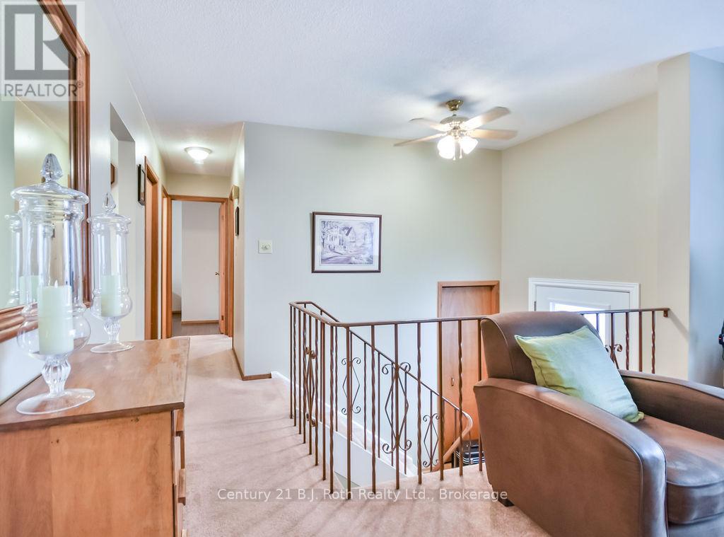 65 Lahay Avenue, Orillia, Ontario  L3V 7A2 - Photo 5 - S12364931