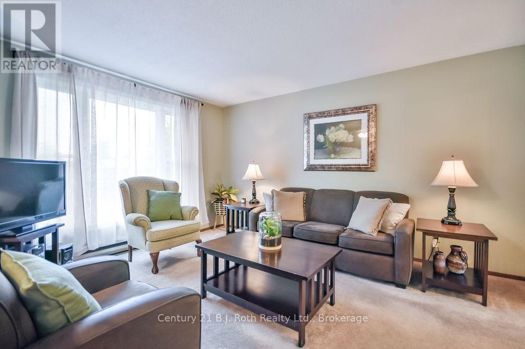 65 Lahay Avenue, Orillia, Ontario  L3V 7A2 - Photo 7 - S12364931