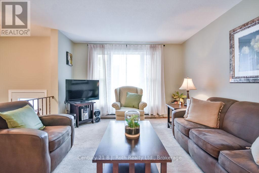 65 Lahay Avenue, Orillia, Ontario  L3V 7A2 - Photo 8 - S12364931