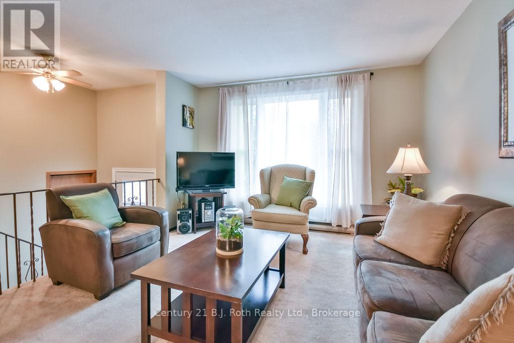 65 Lahay Avenue, Orillia, Ontario  L3V 7A2 - Photo 9 - S12364931