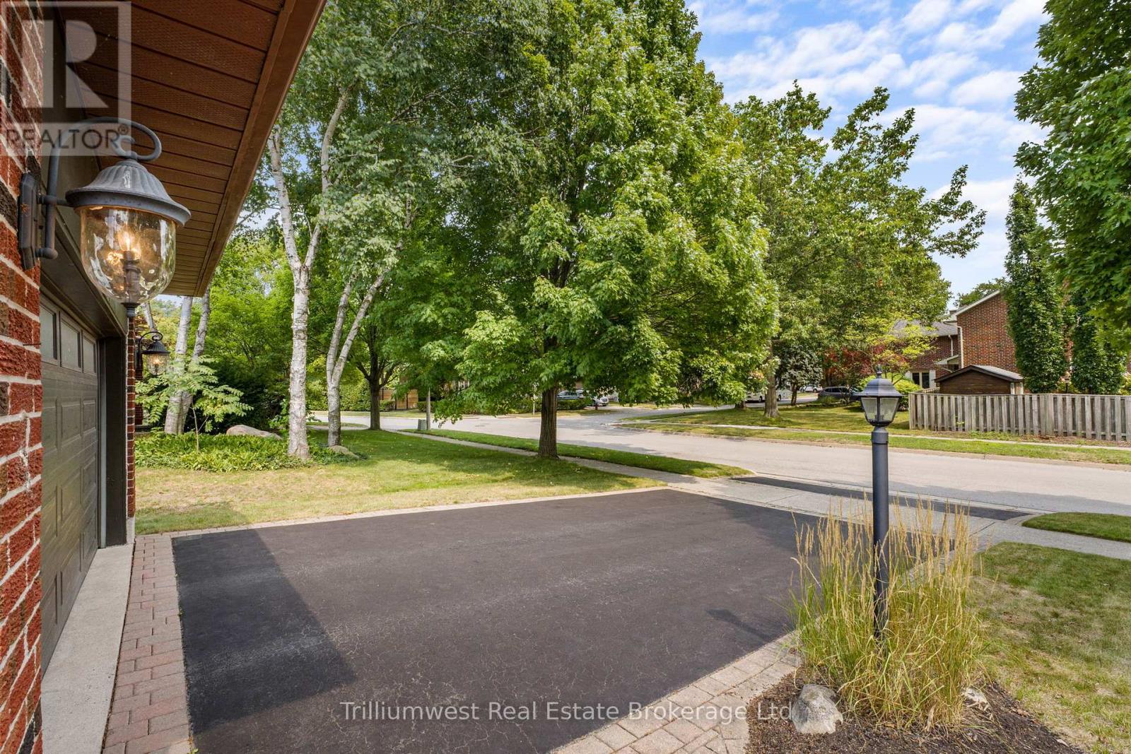 444 Bonny Meadow Road, Oakville, Ontario  L6J 6J2 - Photo 4 - W12364988