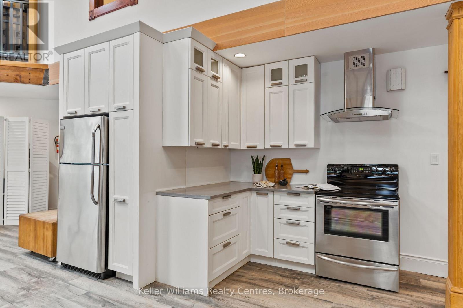 17 Thomas Street, South Bruce Peninsula, Ontario  N0H 2T0 - Photo 8 - X12364994