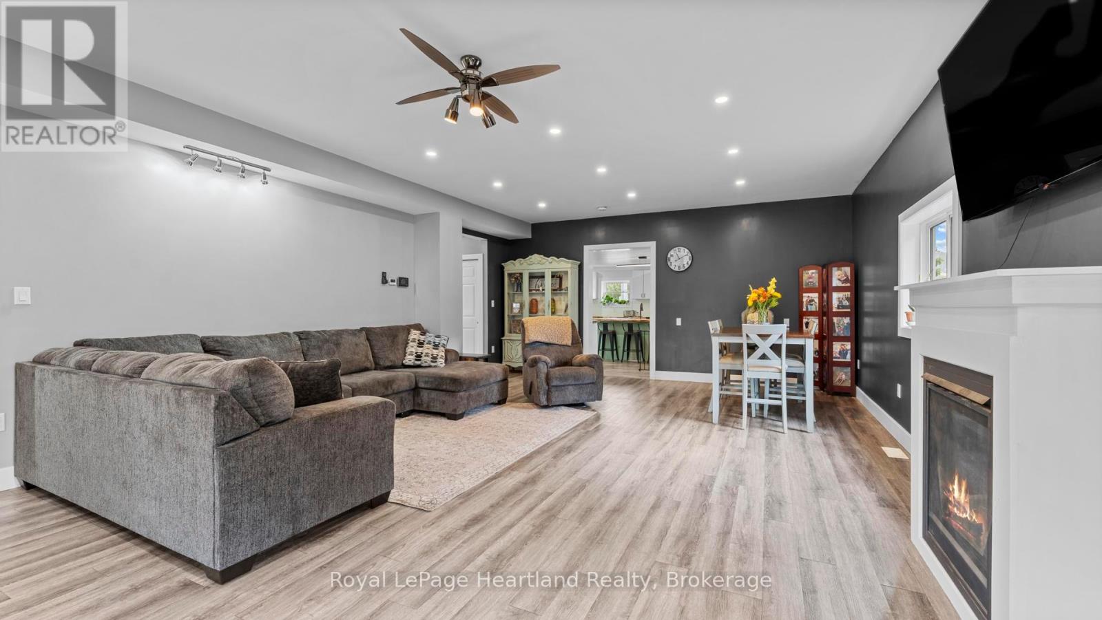 422 Willoughby Street, Huron-Kinloss, Ontario  N0G 2H0 - Photo 10 - X12365005