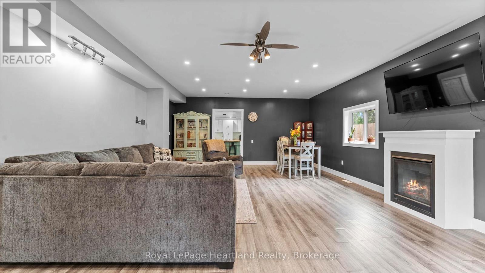 422 Willoughby Street, Huron-Kinloss, Ontario  N0G 2H0 - Photo 11 - X12365005