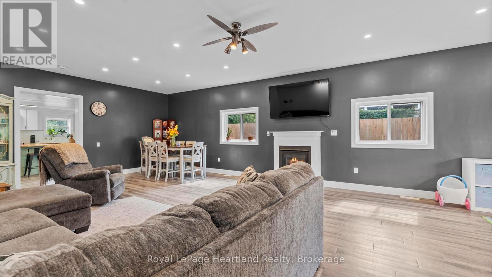 422 Willoughby Street, Huron-Kinloss, Ontario  N0G 2H0 - Photo 12 - X12365005