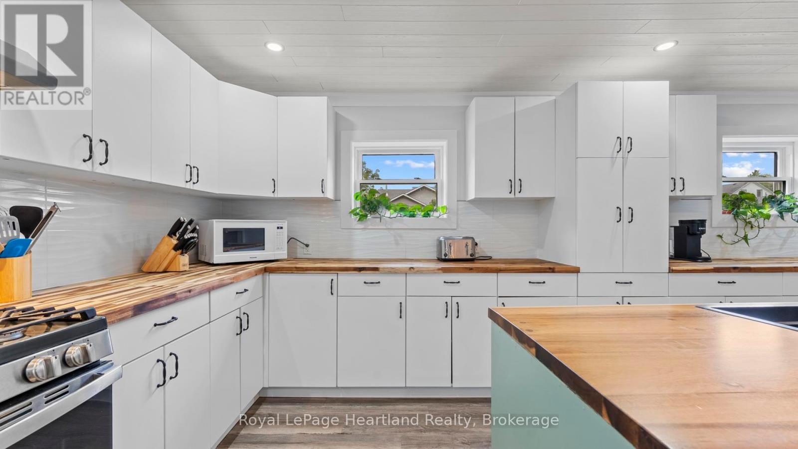 422 Willoughby Street, Huron-Kinloss, Ontario  N0G 2H0 - Photo 20 - X12365005