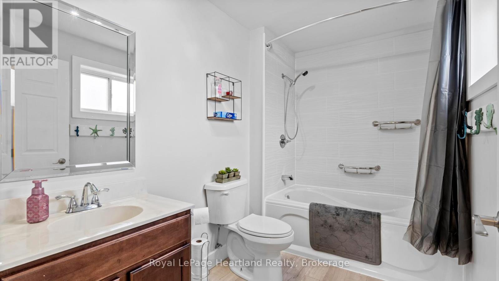 422 Willoughby Street, Huron-Kinloss, Ontario  N0G 2H0 - Photo 25 - X12365005