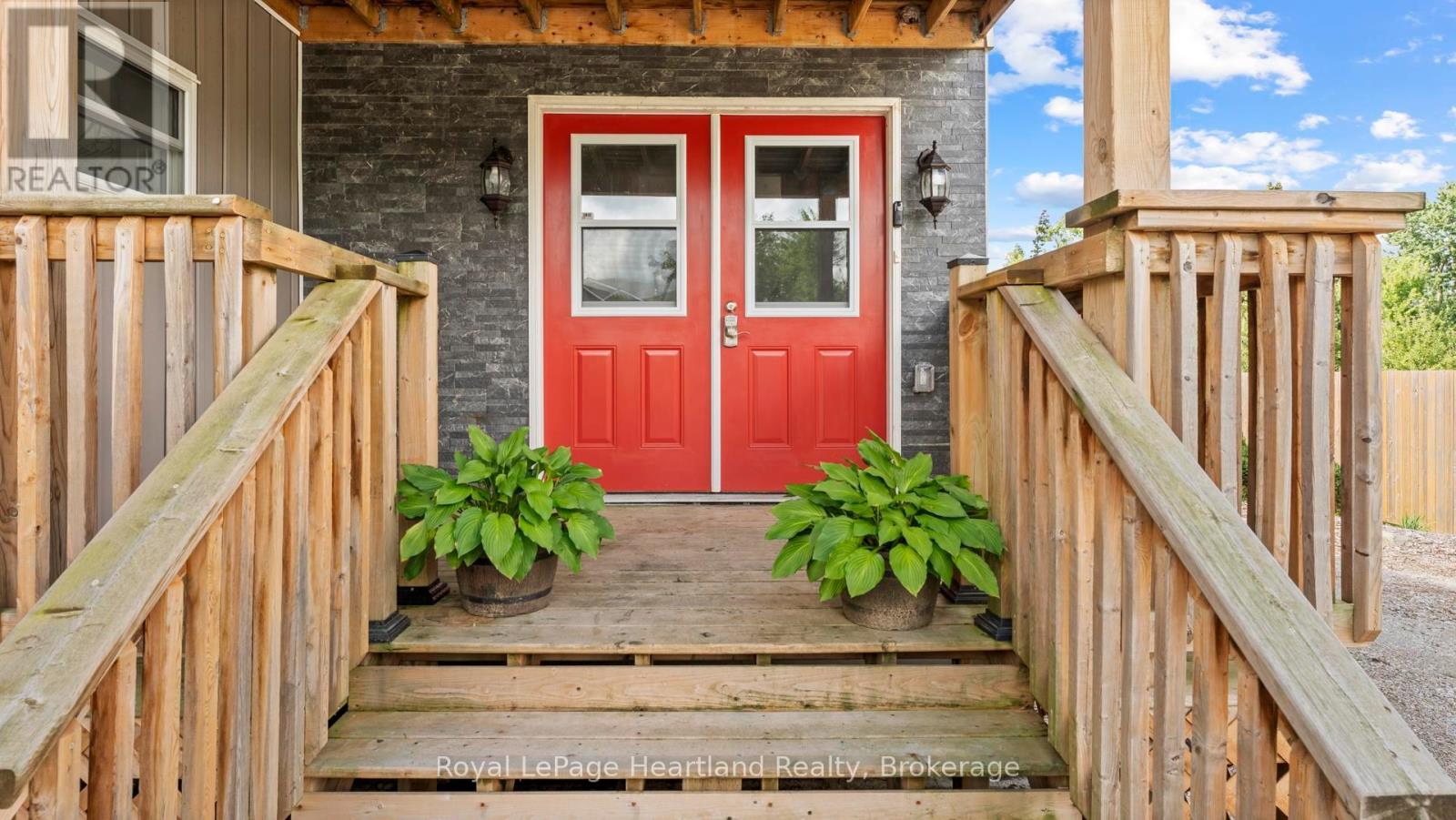 422 Willoughby Street, Huron-Kinloss, Ontario  N0G 2H0 - Photo 3 - X12365005