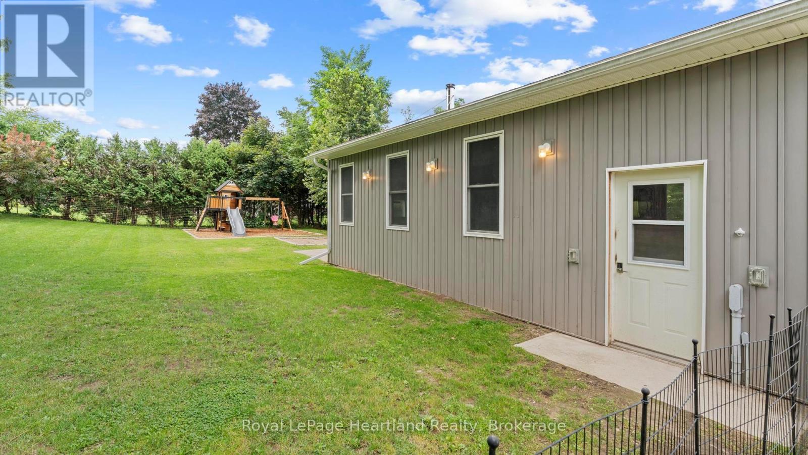 422 Willoughby Street, Huron-Kinloss, Ontario  N0G 2H0 - Photo 40 - X12365005