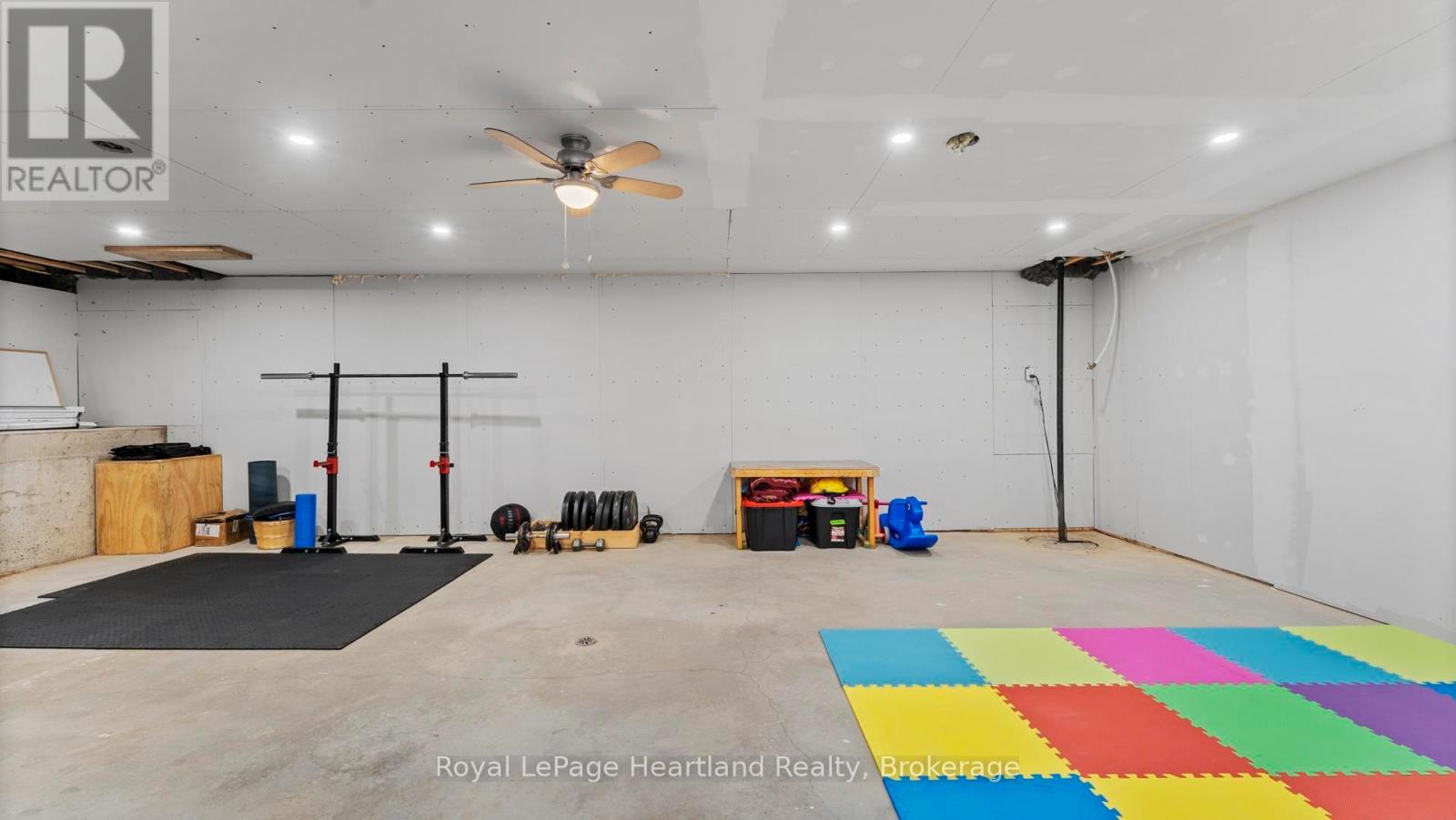 422 Willoughby Street, Huron-Kinloss, Ontario  N0G 2H0 - Photo 41 - X12365005