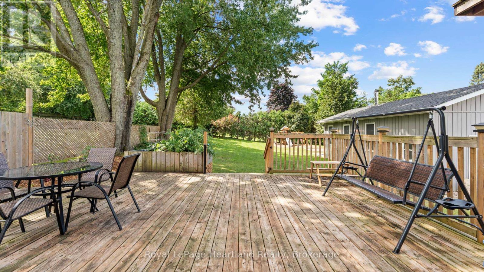 422 Willoughby Street, Huron-Kinloss, Ontario  N0G 2H0 - Photo 43 - X12365005