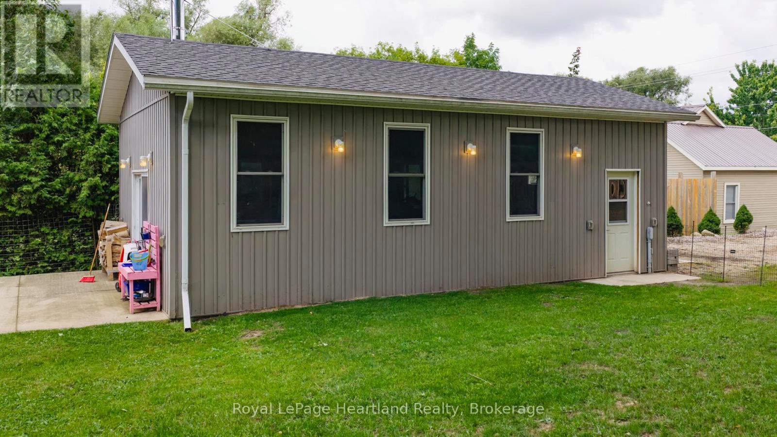 422 Willoughby Street, Huron-Kinloss, Ontario  N0G 2H0 - Photo 47 - X12365005