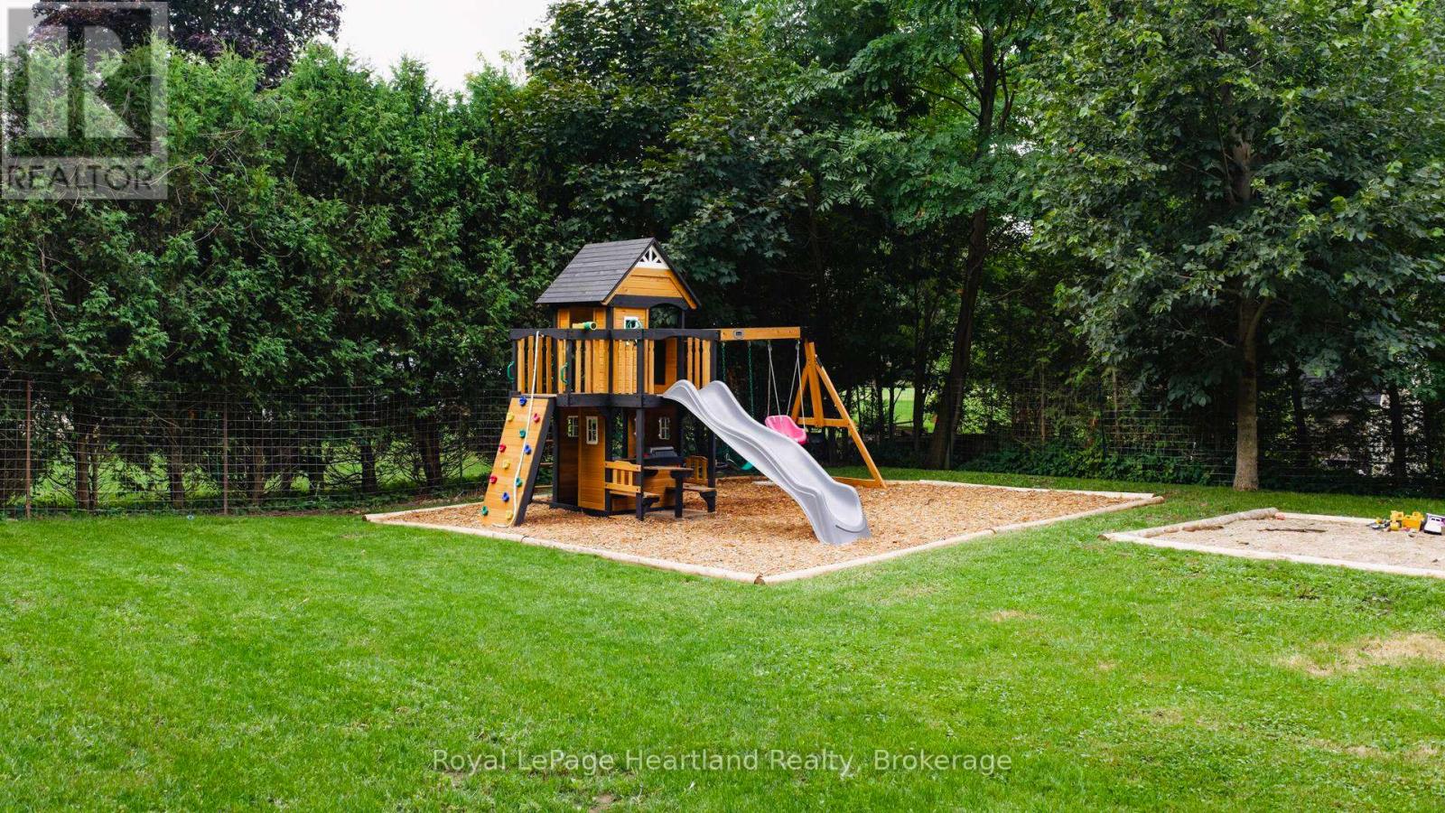 422 Willoughby Street, Huron-Kinloss, Ontario  N0G 2H0 - Photo 48 - X12365005