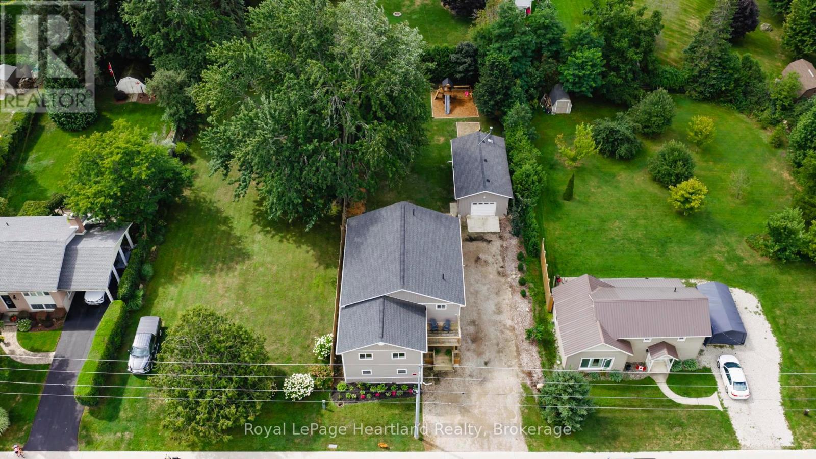 422 Willoughby Street, Huron-Kinloss, Ontario  N0G 2H0 - Photo 49 - X12365005