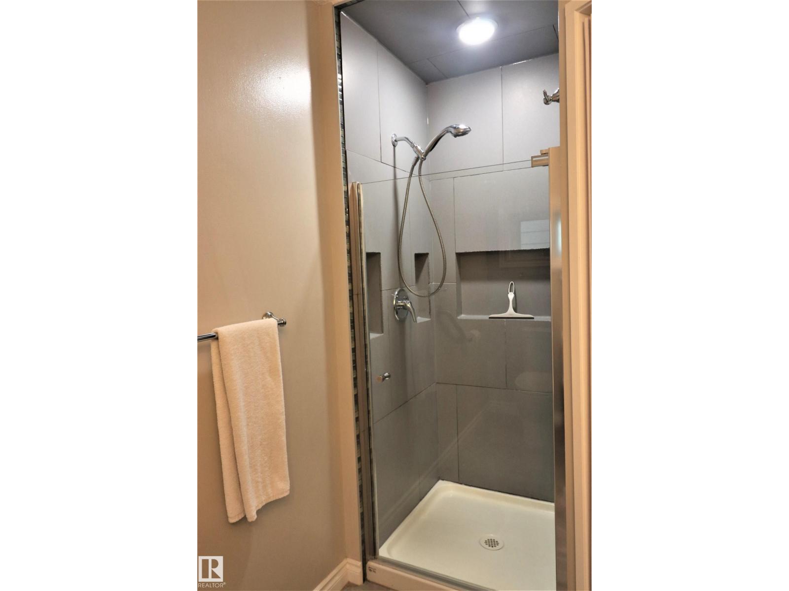 Property at 4317 54 ST image 3