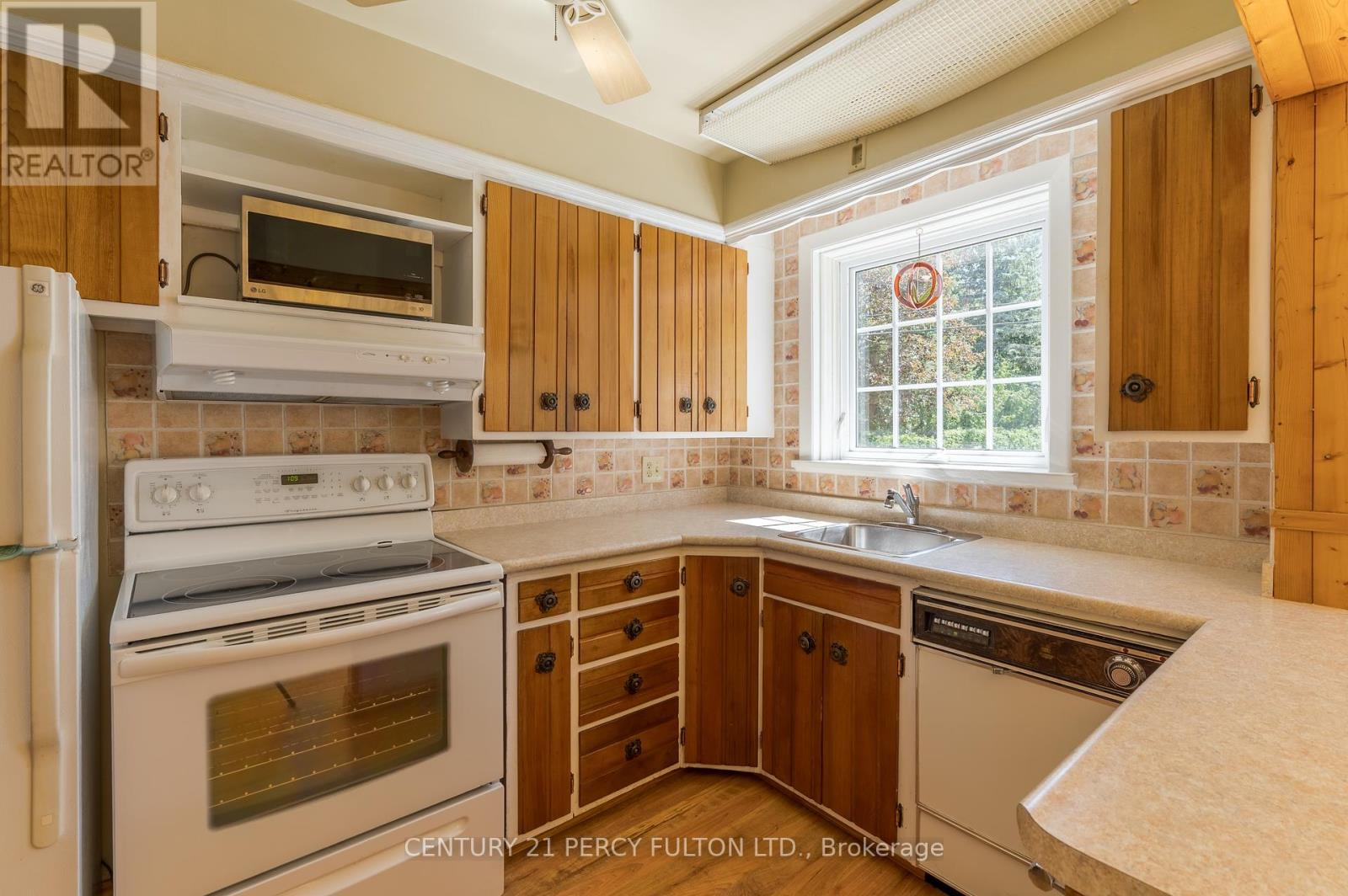 111 Short Avenue, Kawartha Lakes, Ontario  K9V 1J7 - Photo 14 - X12364839