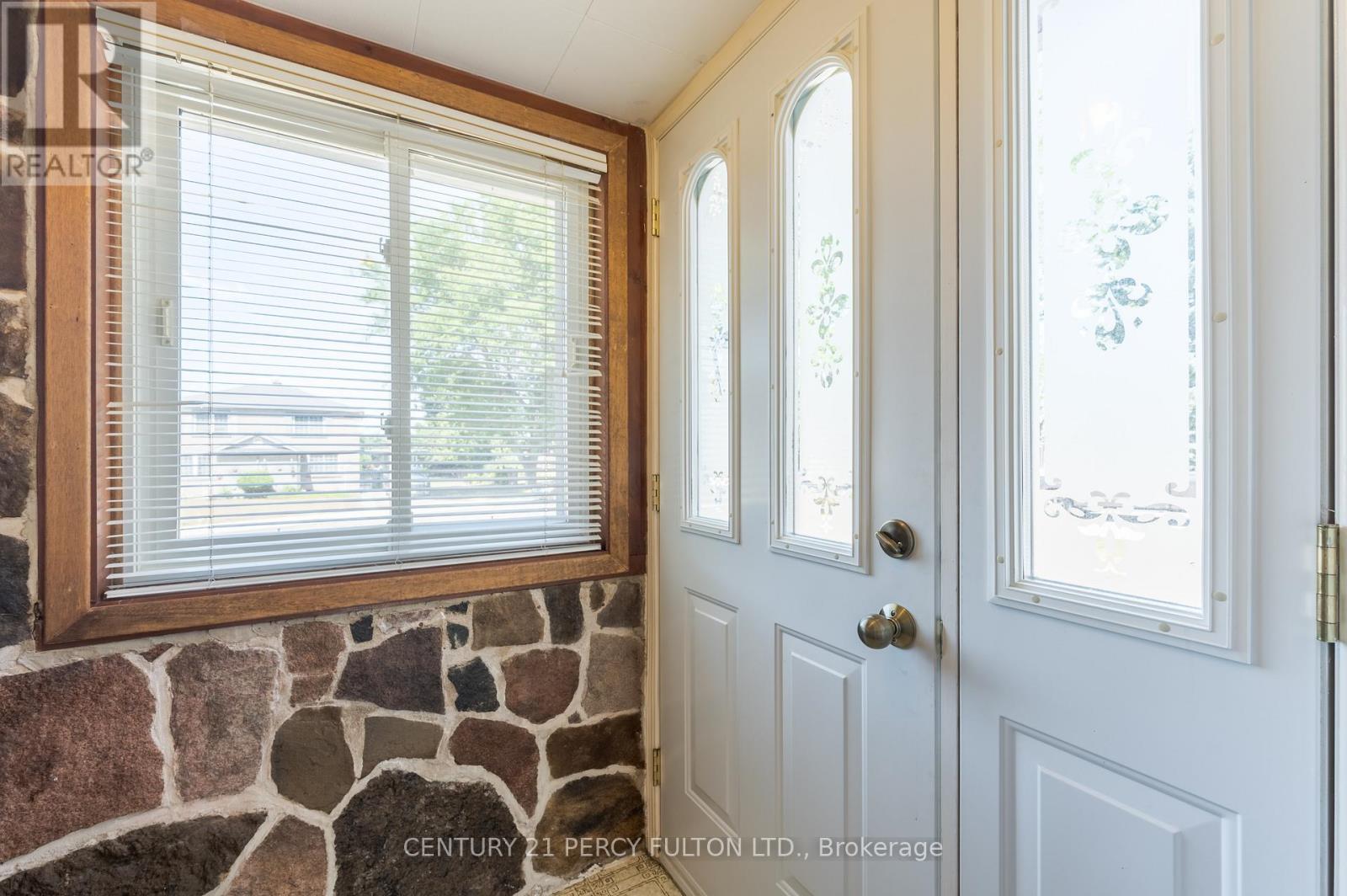 111 Short Avenue, Kawartha Lakes, Ontario  K9V 1J7 - Photo 21 - X12364839