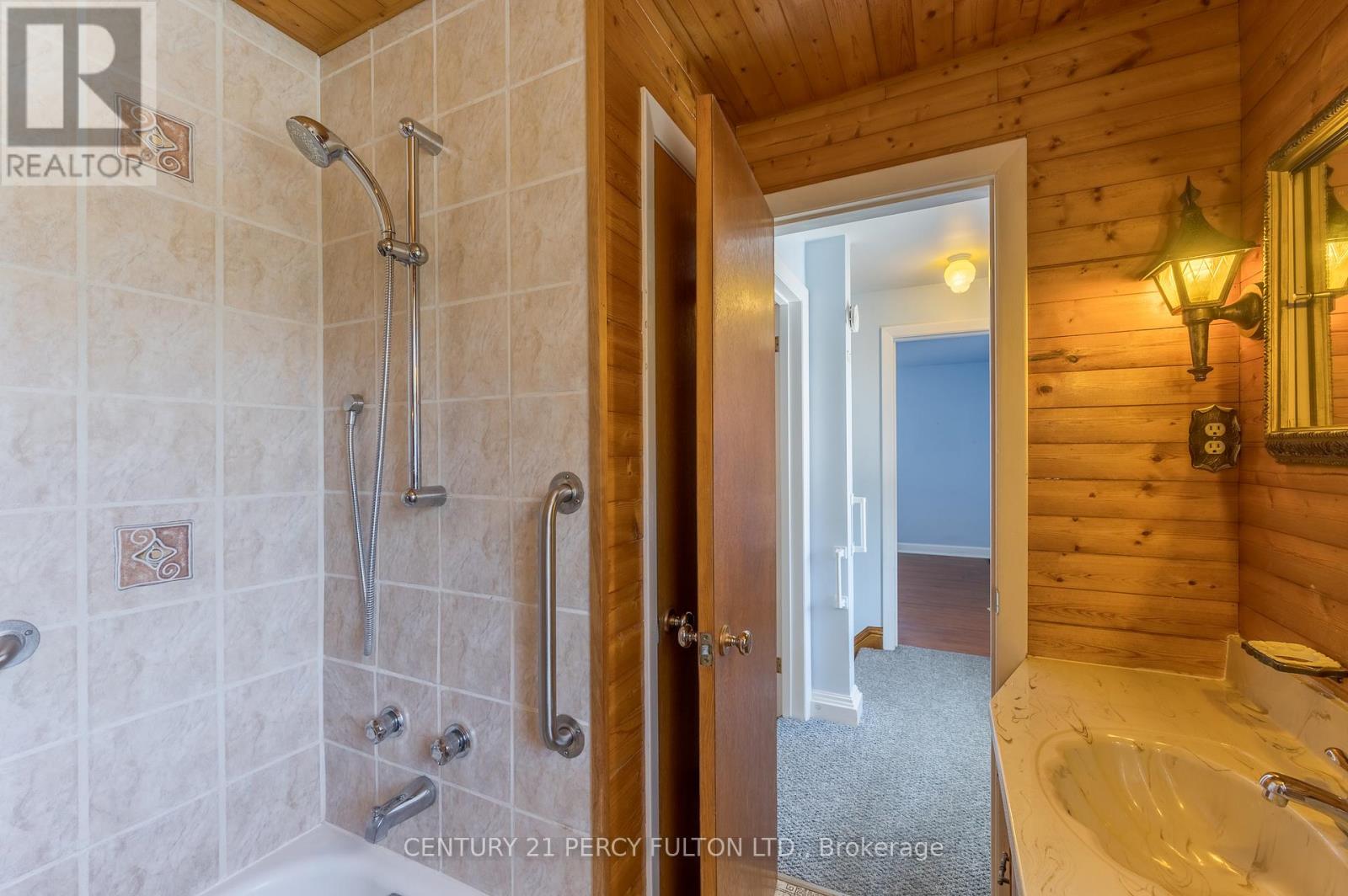 111 Short Avenue, Kawartha Lakes, Ontario  K9V 1J7 - Photo 31 - X12364839