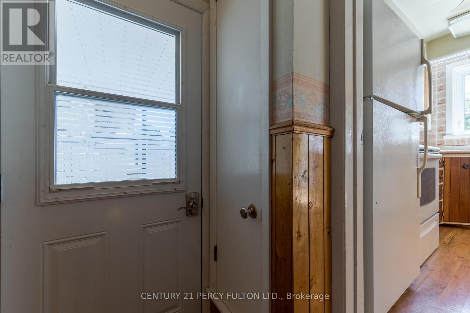 111 Short Avenue, Kawartha Lakes, Ontario  K9V 1J7 - Photo 4 - X12364839