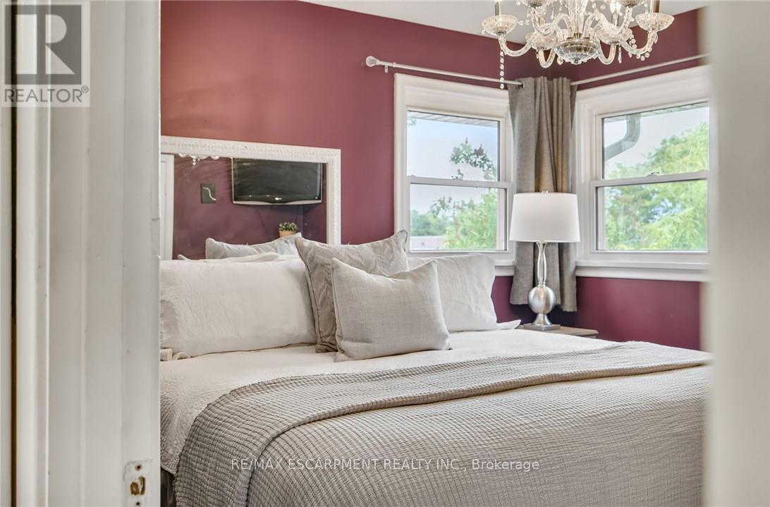 50 Sandalwood Avenue, Hamilton, Ontario  L8T 2E3 - Photo 13 - X12364841