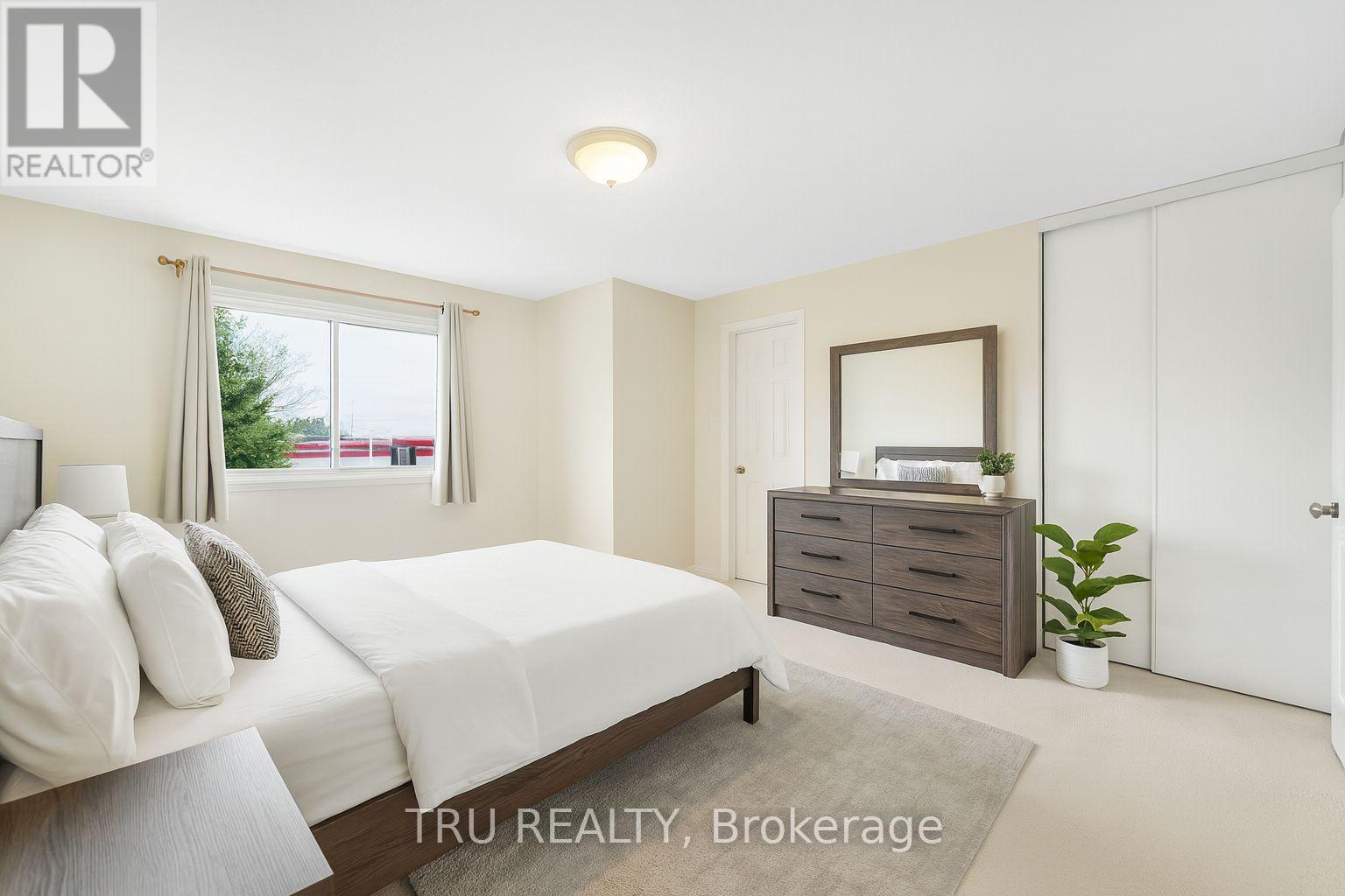 102 Southpointe Avenue, Ottawa, Ontario  K2J 4T5 - Photo 9 - X12363799