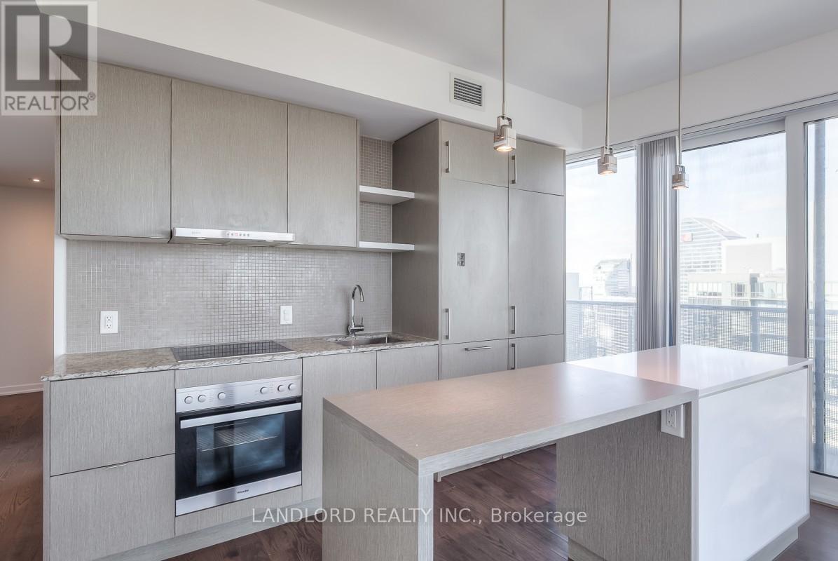 5804 - 100 Harbour Street, Toronto, Ontario  M5J 2T5 - Photo 4 - C12364955