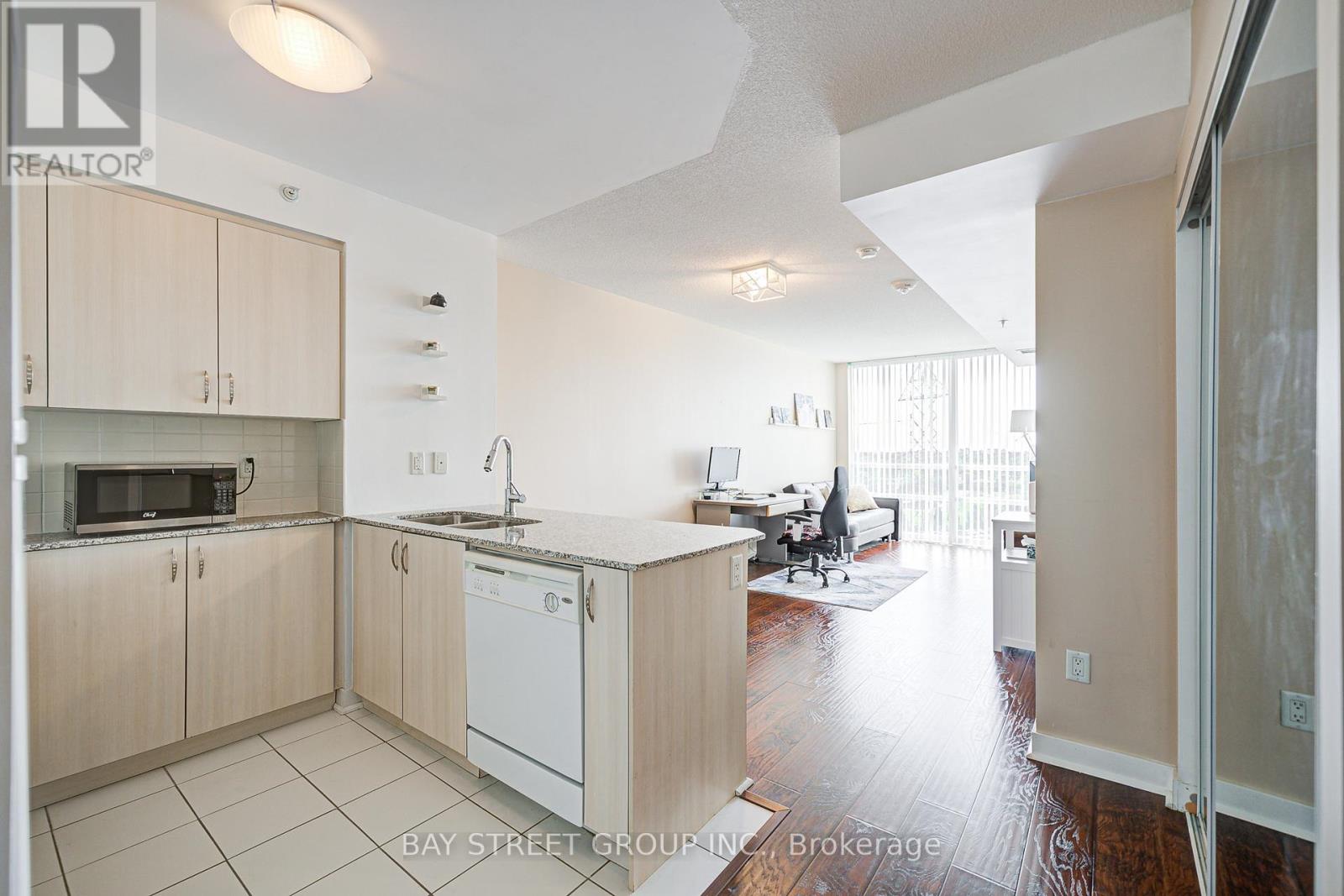 1003 - 5740 Yonge Street, Toronto, Ontario  M2M 0B1 - Photo 7 - C12365009