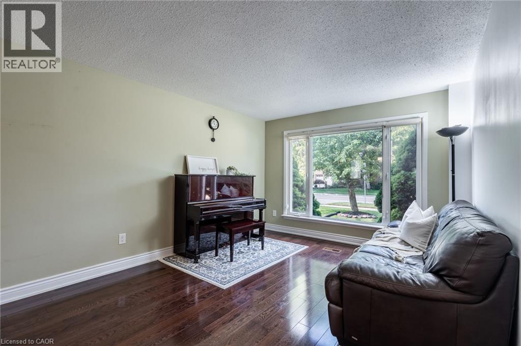 2445 Cavendish Drive, Burlington, Ontario  L7P 3T7 - Photo 8 - 40750036