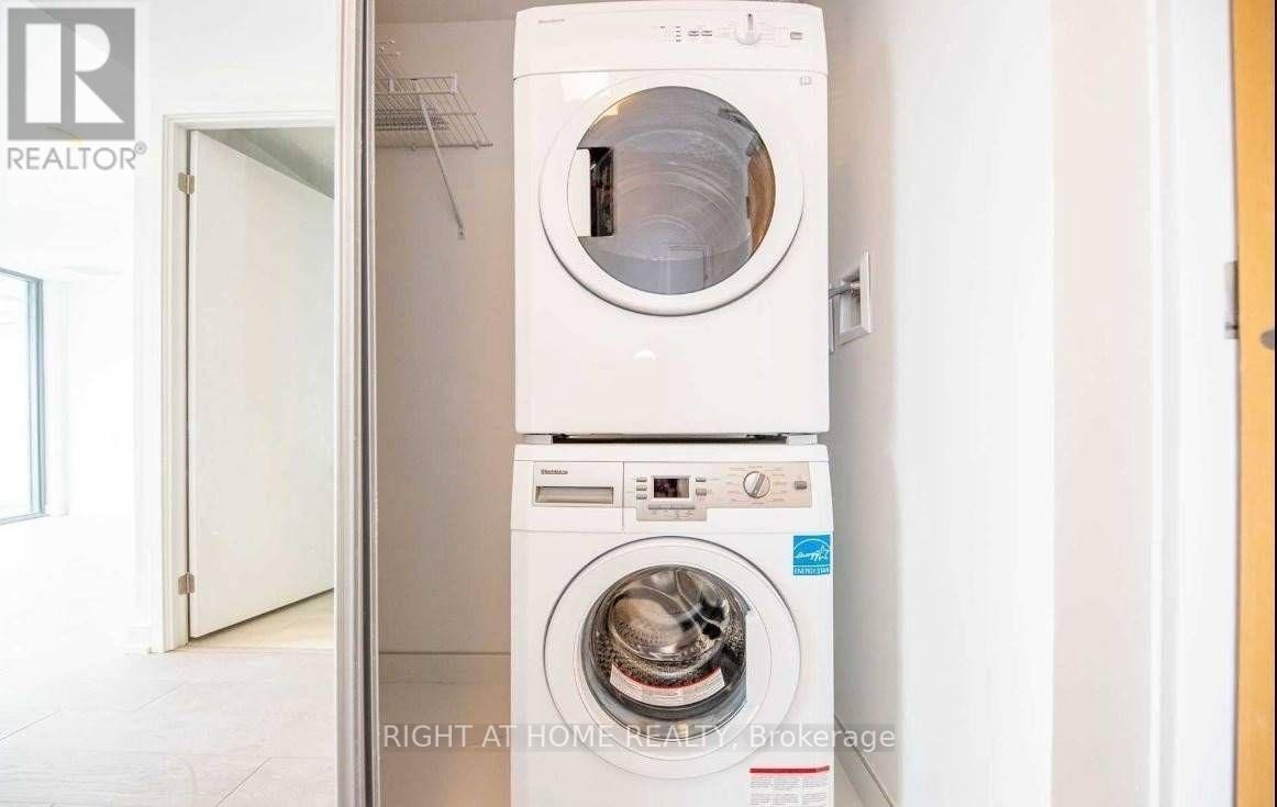 1112 - 11 Wellesley Street W, Toronto, Ontario  M4Y 0G4 - Photo 7 - C12363914