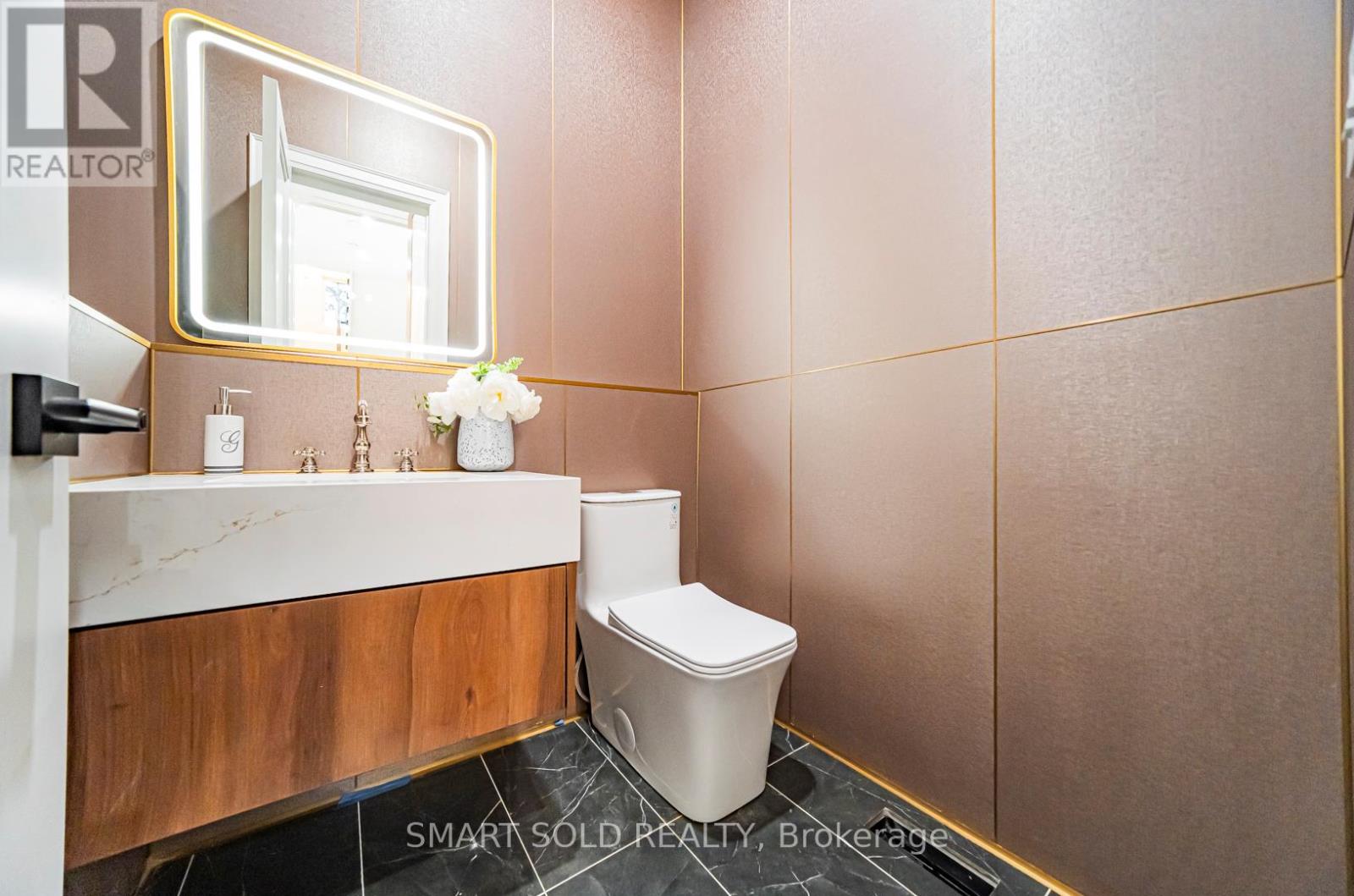 92 Lloyd Street, Whitchurch-Stouffville (Stouffville), Ontario  L4A 4J5 - Photo 11 - N12364937