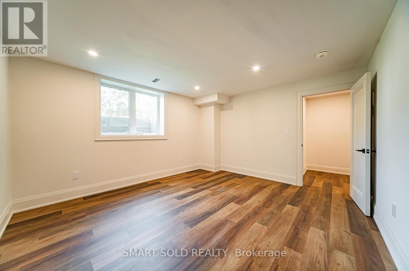 92 Lloyd Street, Whitchurch-Stouffville (Stouffville), Ontario  L4A 4J5 - Photo 33 - N12364937