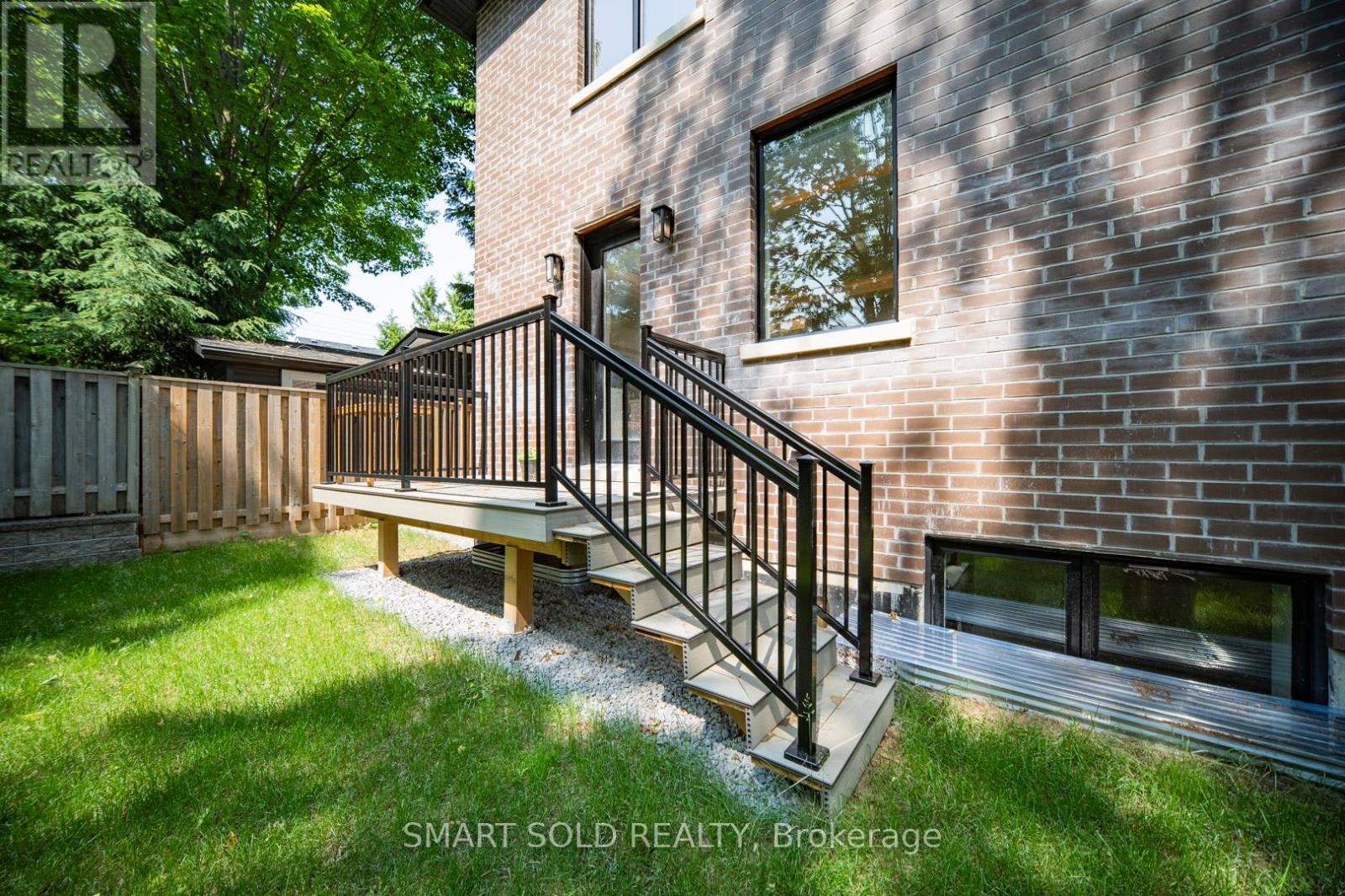 92 Lloyd Street, Whitchurch-Stouffville (Stouffville), Ontario  L4A 4J5 - Photo 35 - N12364937