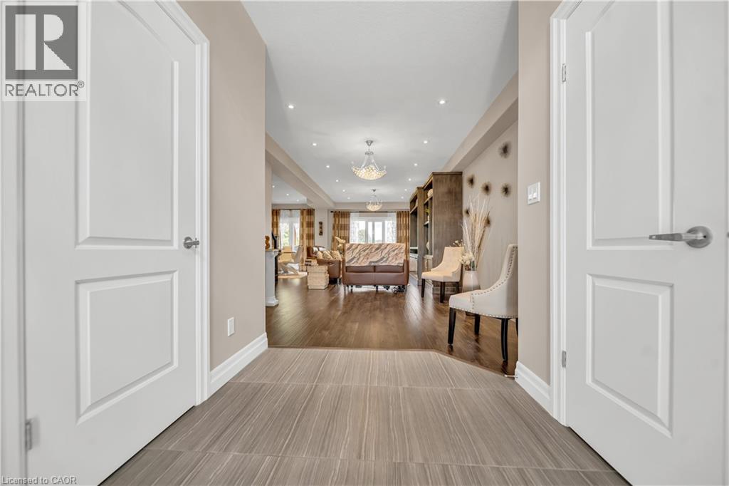 Property at 50 HORSESHOE Crescent image 4