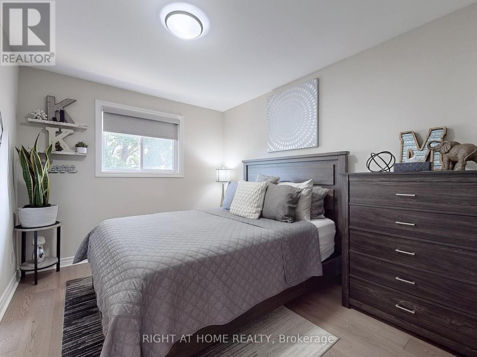 502 Galedowns Court, Mississauga, Ontario  L5A 3H9 - Photo 13 - W12364920