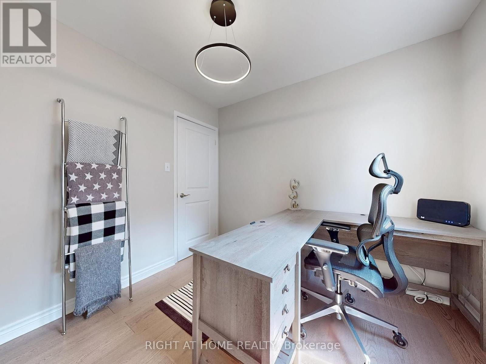 502 Galedowns Court, Mississauga, Ontario  L5A 3H9 - Photo 18 - W12364920