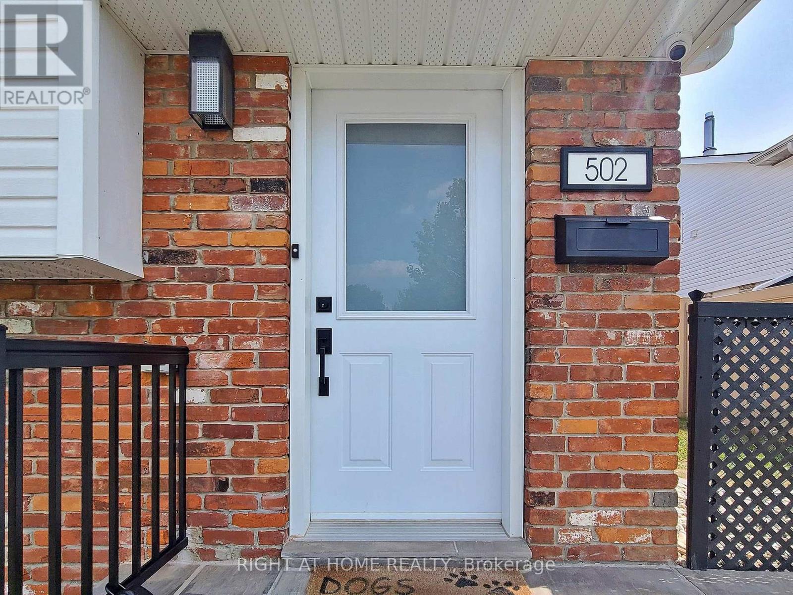502 Galedowns Court, Mississauga, Ontario  L5A 3H9 - Photo 2 - W12364920