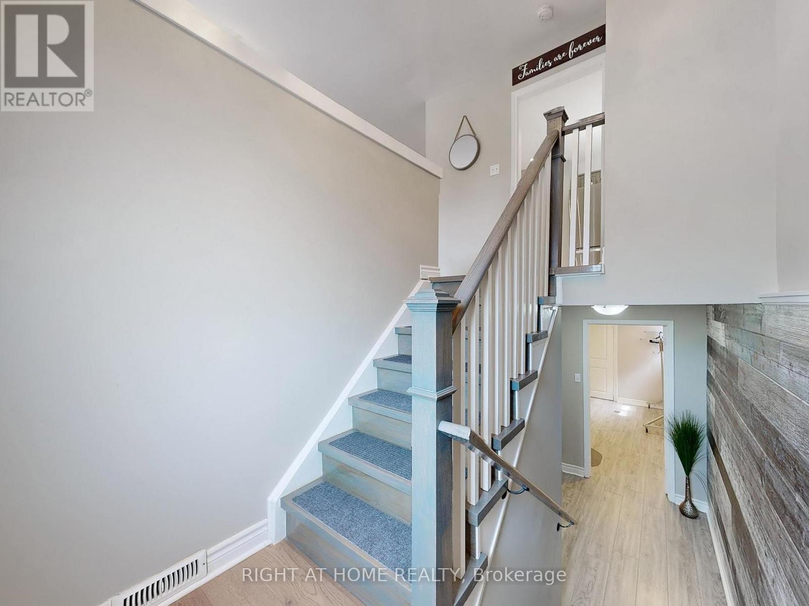502 Galedowns Court, Mississauga, Ontario  L5A 3H9 - Photo 23 - W12364920