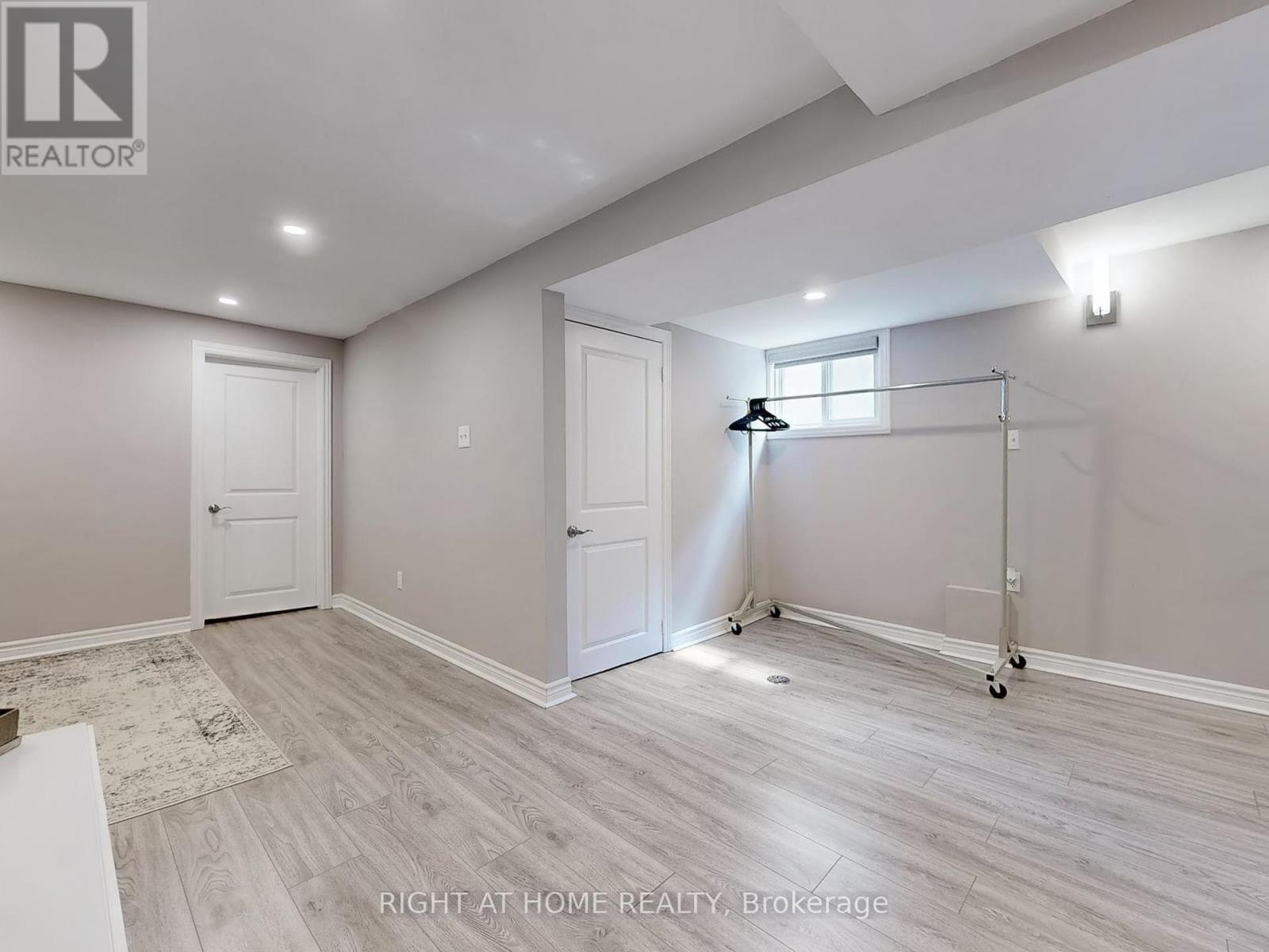 502 Galedowns Court, Mississauga, Ontario  L5A 3H9 - Photo 25 - W12364920