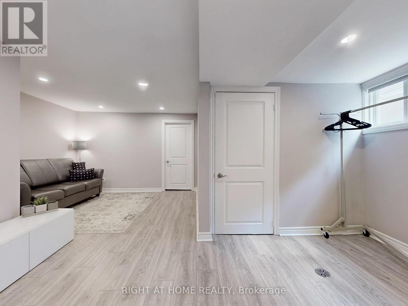 502 Galedowns Court, Mississauga, Ontario  L5A 3H9 - Photo 26 - W12364920