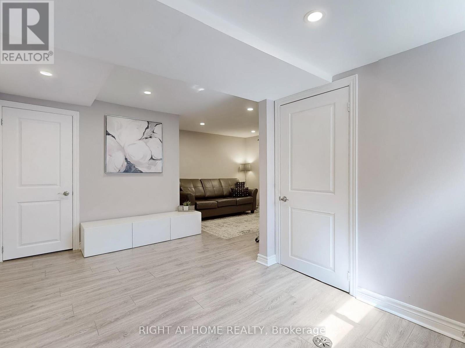 502 Galedowns Court, Mississauga, Ontario  L5A 3H9 - Photo 27 - W12364920