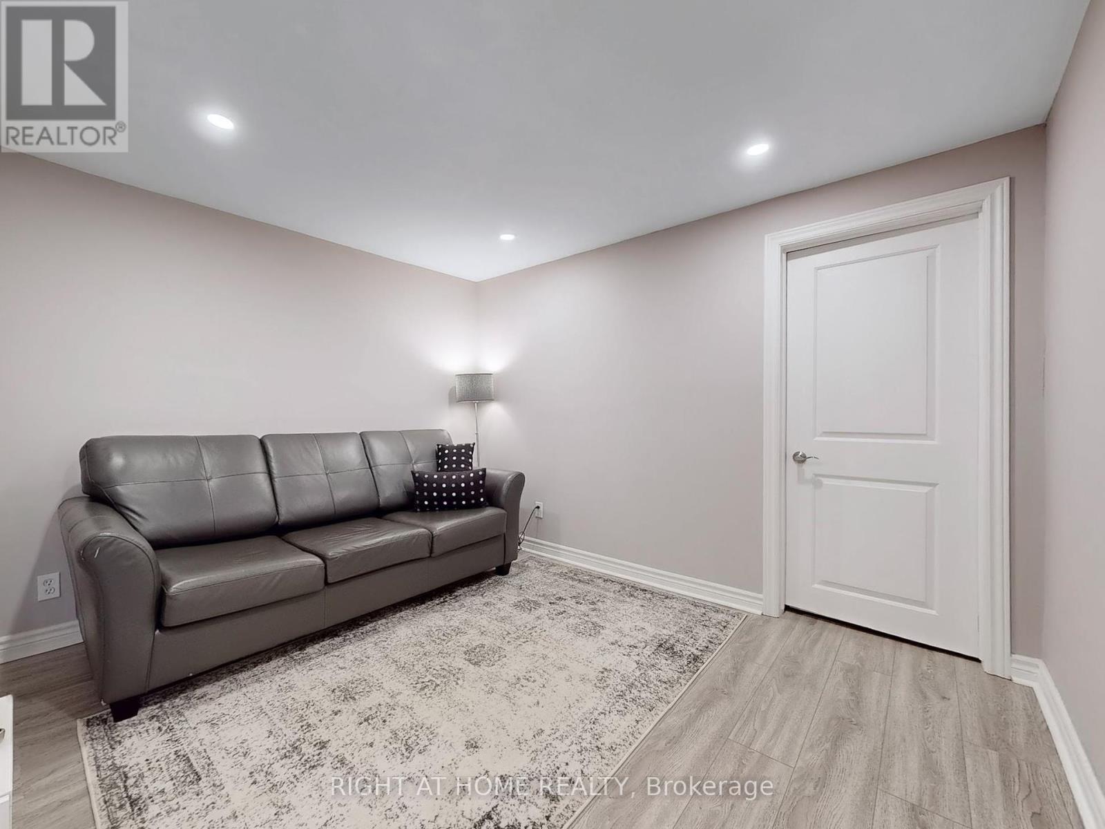 502 Galedowns Court, Mississauga, Ontario  L5A 3H9 - Photo 29 - W12364920