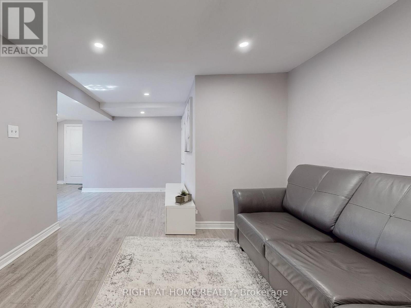 502 Galedowns Court, Mississauga, Ontario  L5A 3H9 - Photo 30 - W12364920