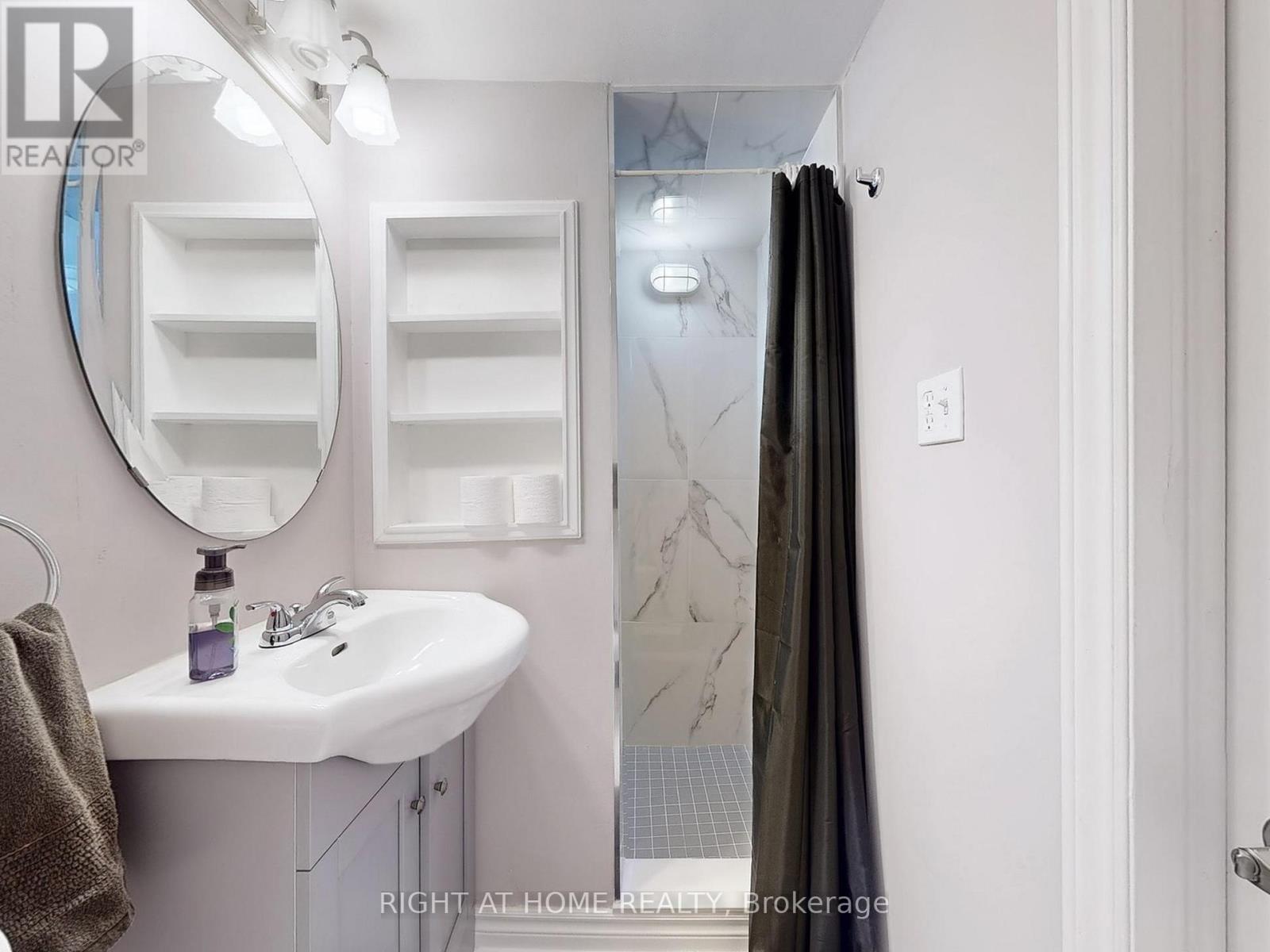 502 Galedowns Court, Mississauga, Ontario  L5A 3H9 - Photo 34 - W12364920