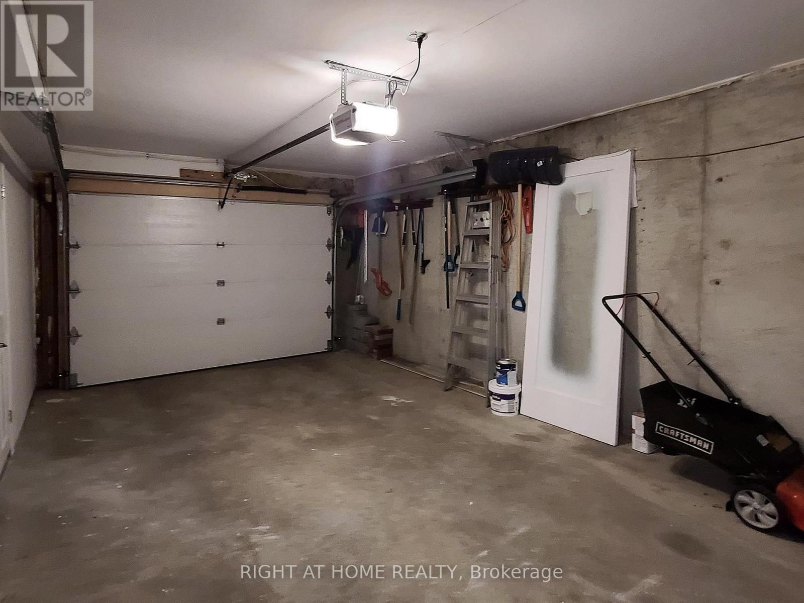 502 Galedowns Court, Mississauga, Ontario  L5A 3H9 - Photo 35 - W12364920