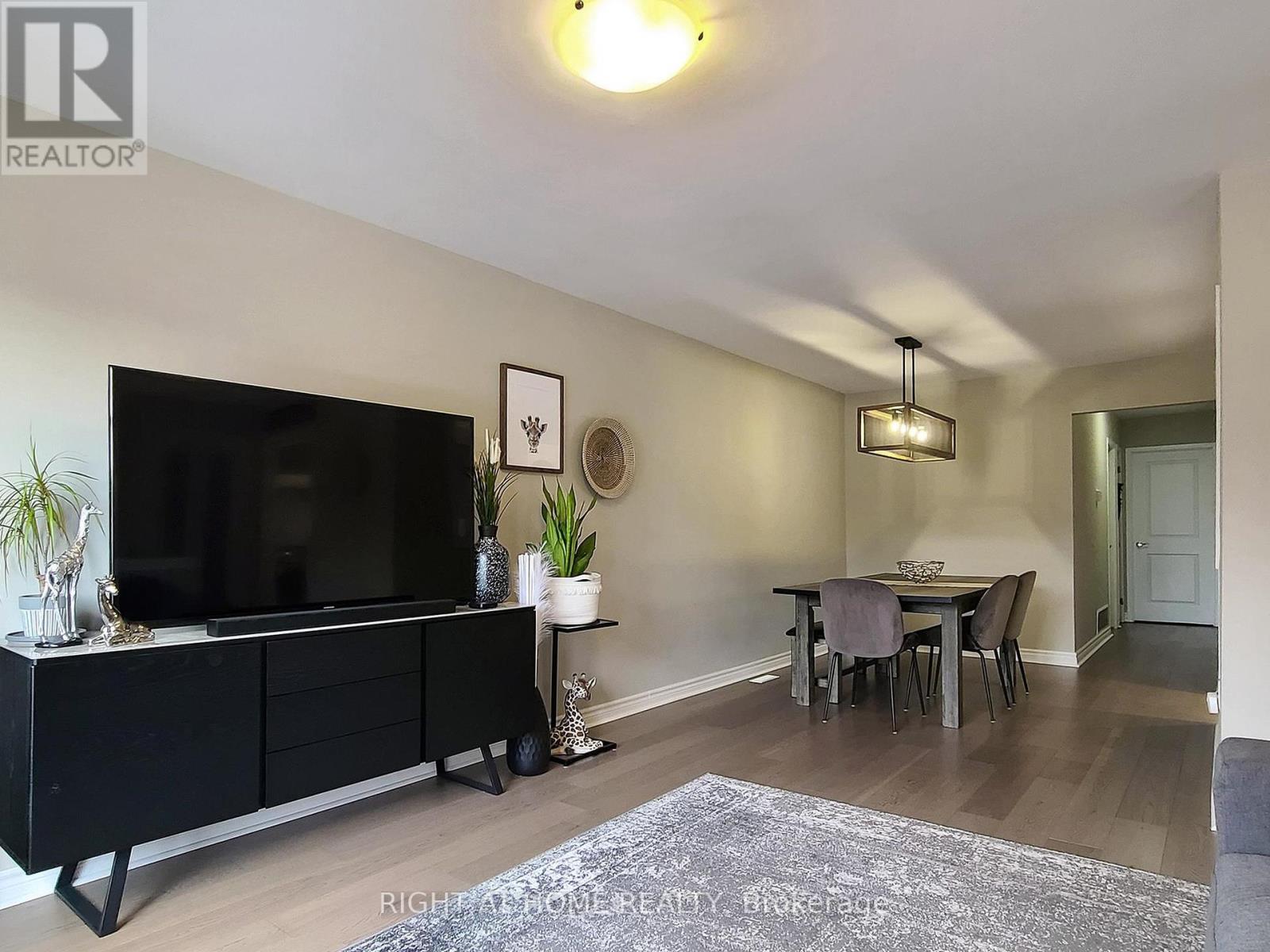 502 Galedowns Court, Mississauga, Ontario  L5A 3H9 - Photo 7 - W12364920