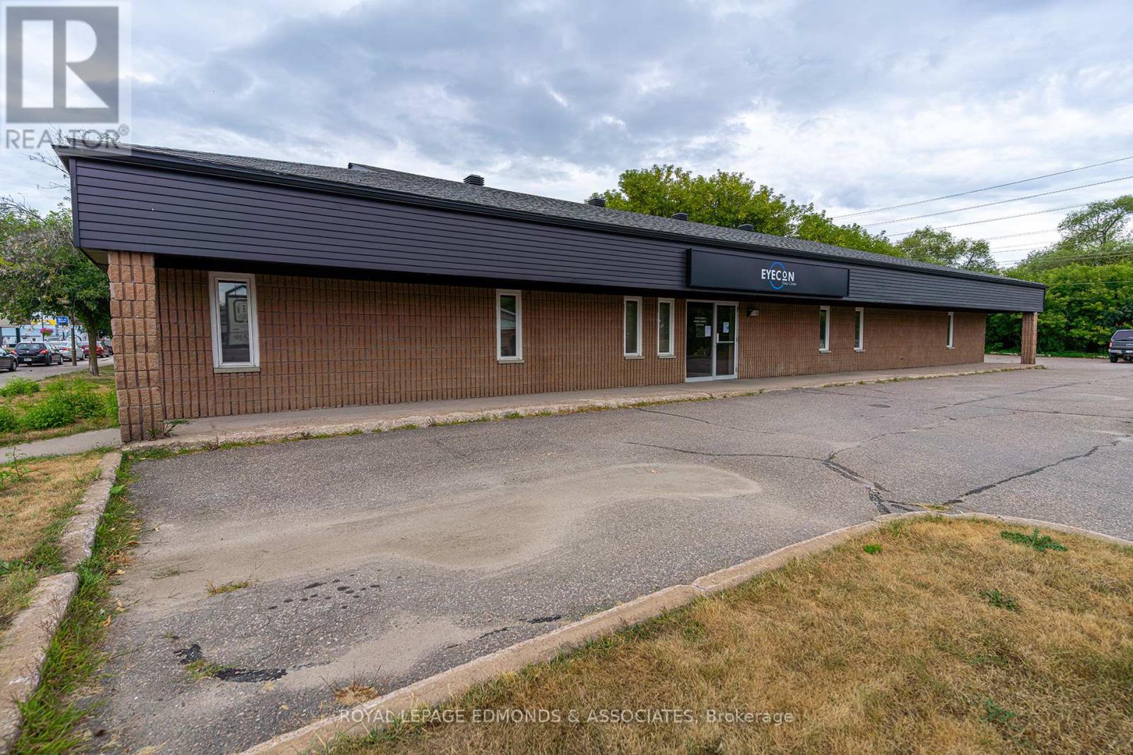100 VICTORIA STREET, Pembroke, Ontario