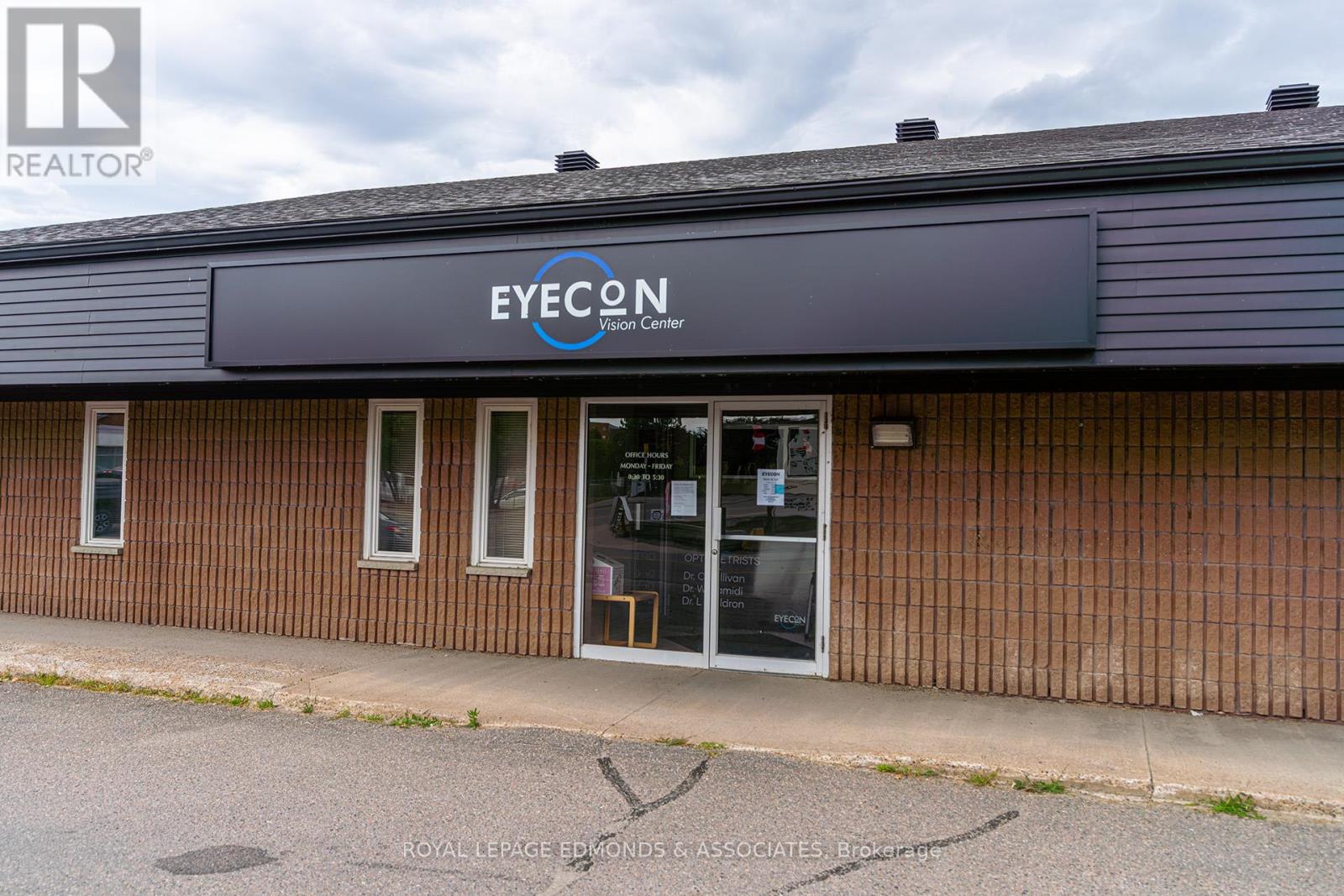 100 Victoria Street, Pembroke, Ontario  K8A 8E1 - Photo 2 - X12365066