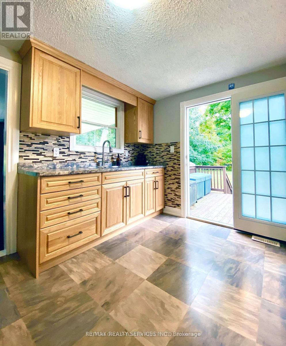 4870 Mapleview Crescent, Port Colborne, Ontario  L0S 1R0 - Photo 6 - X12364894