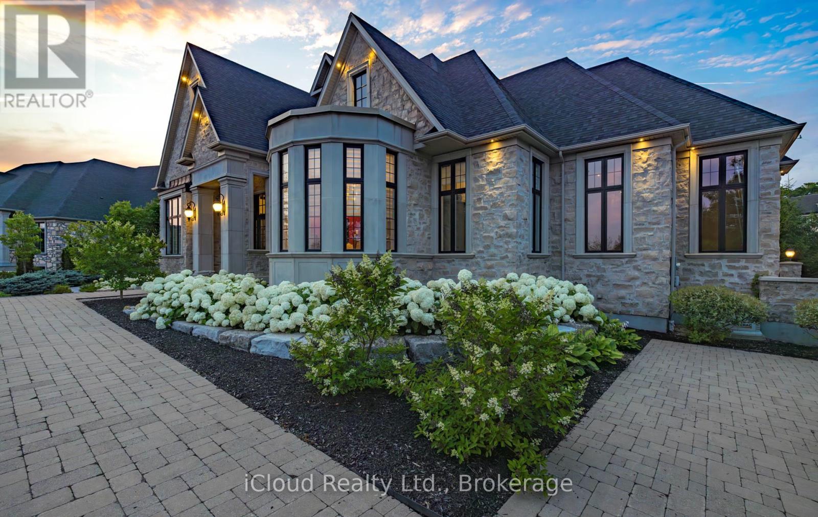 45 - 11 Lambeth Lane, Puslinch, Ontario  N0B 2J0 - Photo 4 - X12364935